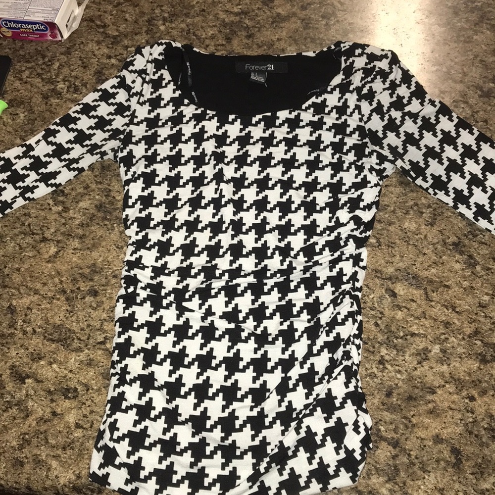 Top - Picture 2 of 4